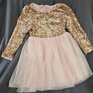 Girls size 4/5 tulle and sequined peach and gold party dress